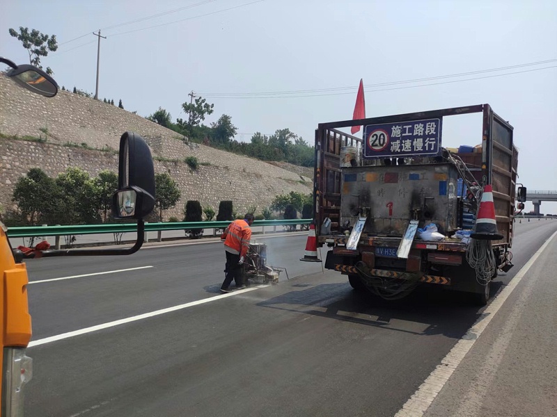 热熔标线施工 (398)