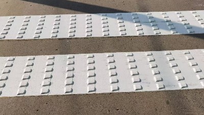 双组份道路标线施工中泛黄与固化异常问题的成因与应对策略分析