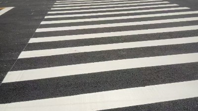 <i style='color:red'>双组份</i> vs 热熔，哪种标线涂料才是高速公路的“真命天子”？