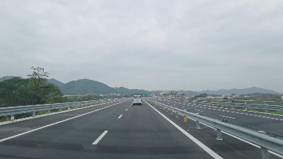 为什么高速公路都在用双组份标线？它比热熔强在哪？