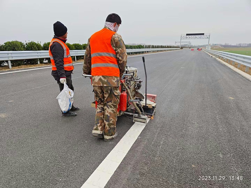 买了大牌涂料照样出问题？施工操作不当是主因