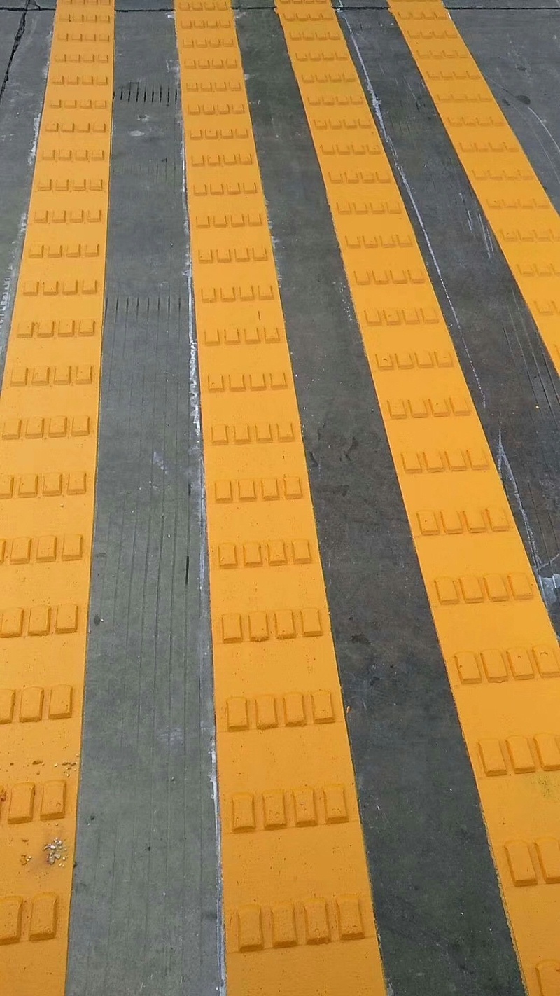 热熔标线涂料哪家好？河南三艾斯的优势全面解析