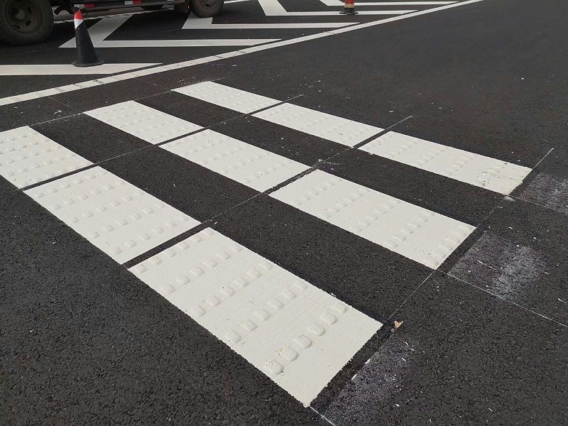 河南三艾斯：热熔标线涂料行业标杆如何树立？