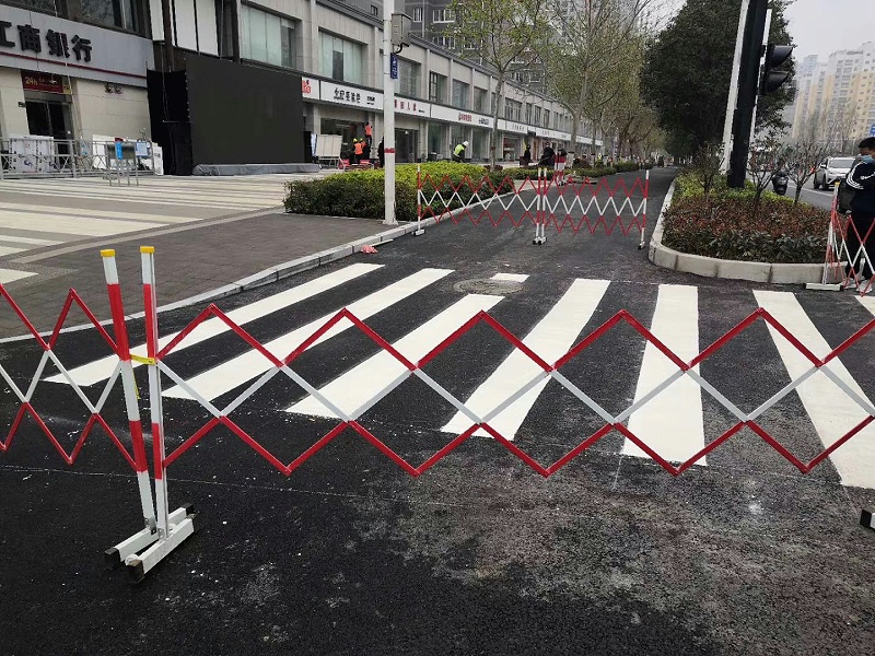 热熔标线涂料哪家好？三艾斯的优势解析